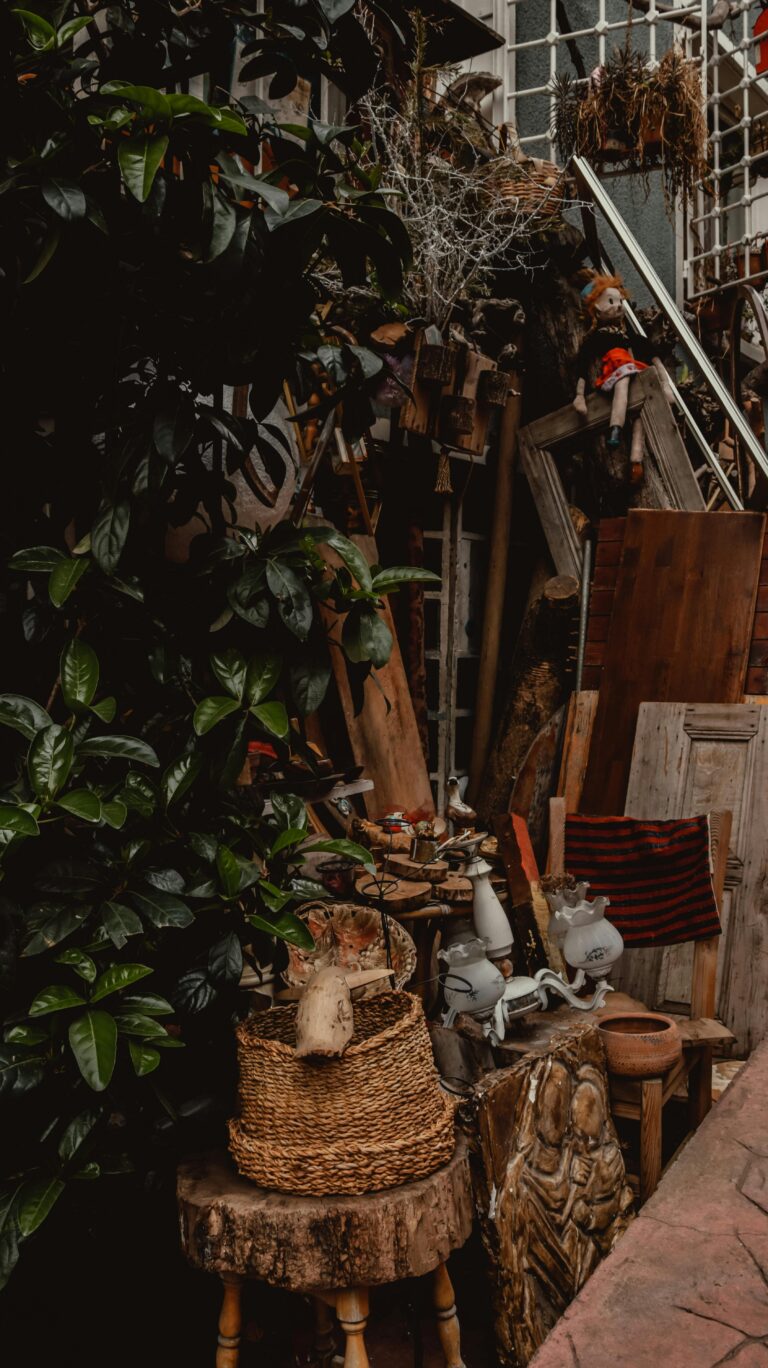 A cozy and rustic garden corner in İstanbul with natural decor and greenery.